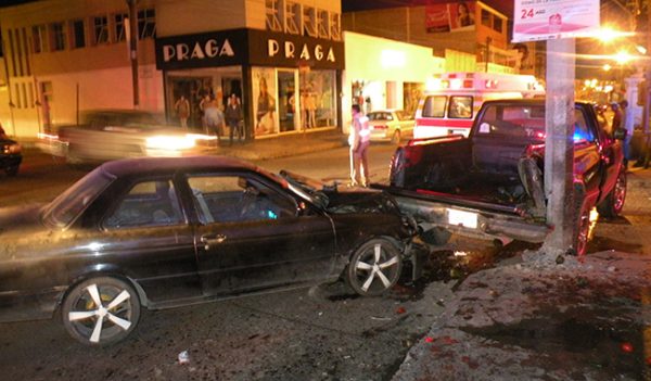 Chocan 2 vehículos en el Centro de Fresnillo