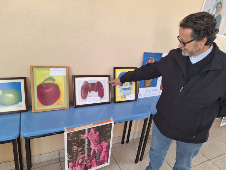 Exhiben galería artística de alumnos en escuela 20 de Noviembre