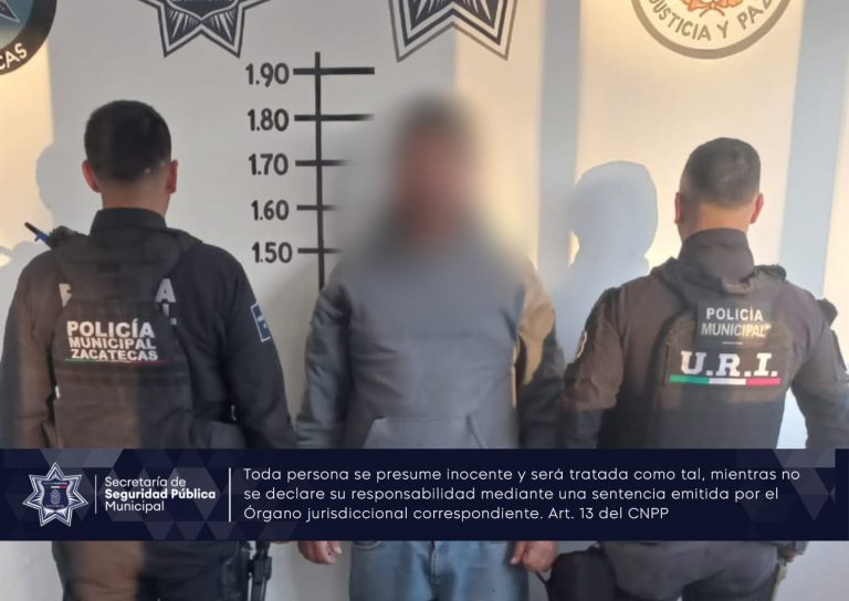 Detienen a un hombre por destrozos a un taxi