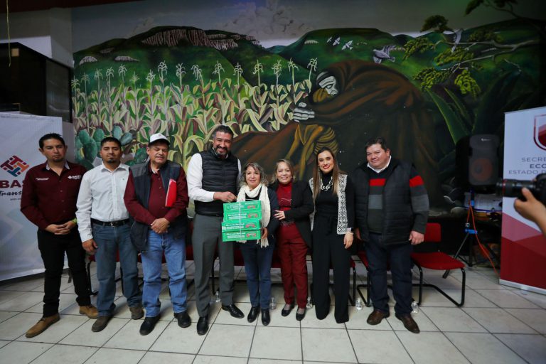 Entregan apoyos para artesanos de Tabasco