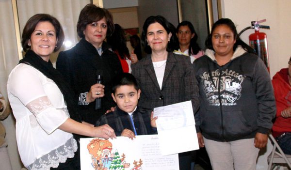 Entregan premios del concurso de tarjetas navideñas de AMANC