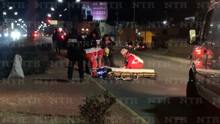 Hombre resulta lesionado tras ser atropellado; conductor se da a la fuga