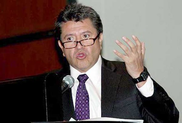Minimiza Monreal integración a Morena de familia de López Obrador