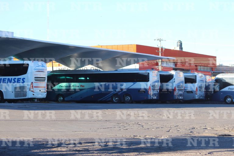 Bloqueos campesinos retrasan corridas de autobuses