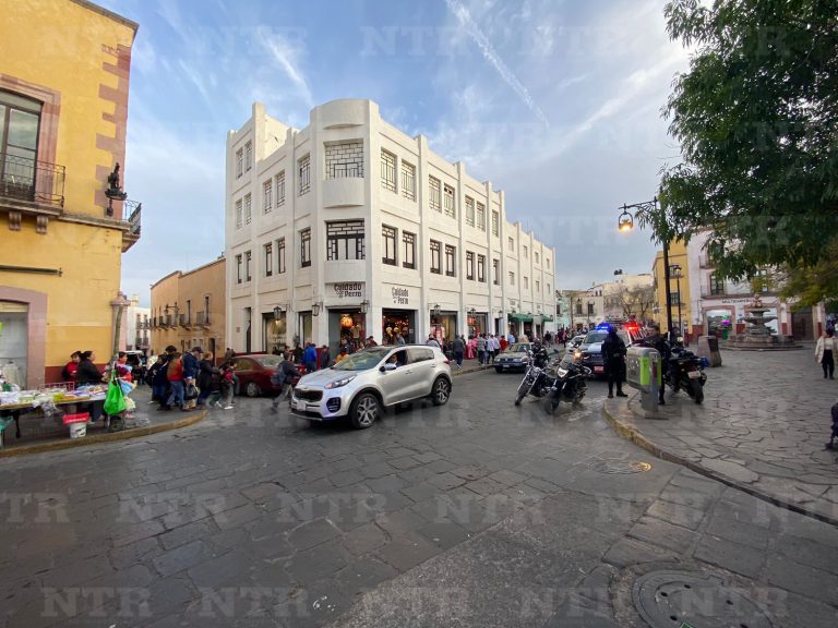 Causa pirotecnia caos en Centro Histórico