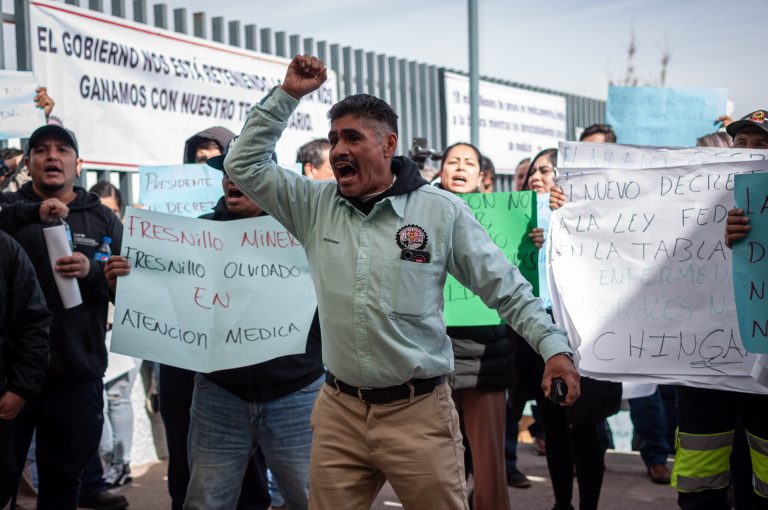 Protestan por deficiencias en el IMSS