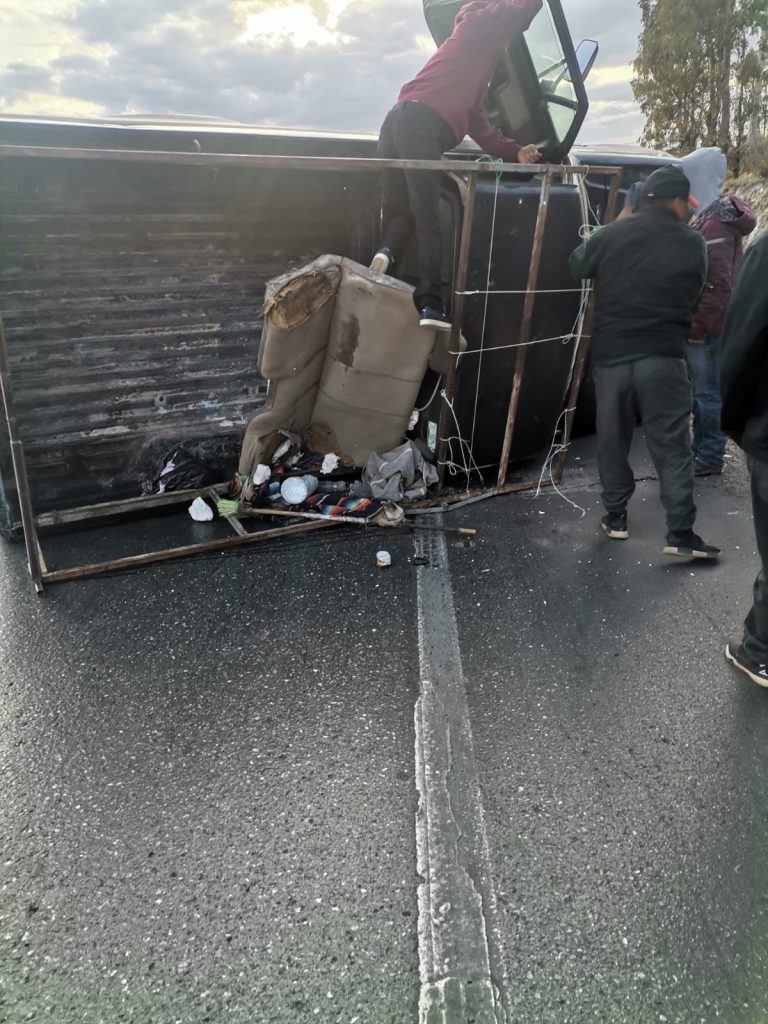 Registran choque y volcadura sobre bulevar Bicentenario