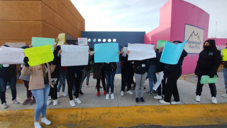 Se manifiestan trabajadoras de guardería