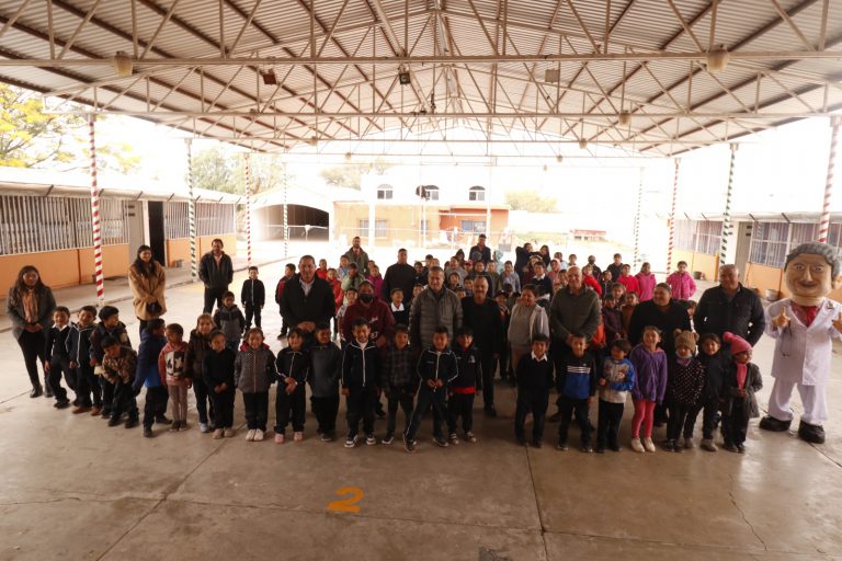 Se reúne alcalde de Jerez con padres de escuela Lázaro Cárdenas de Santa Rita