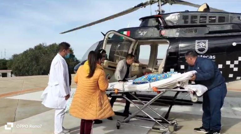 Trasladan a menor en helicóptero hacia hospital infantil de México