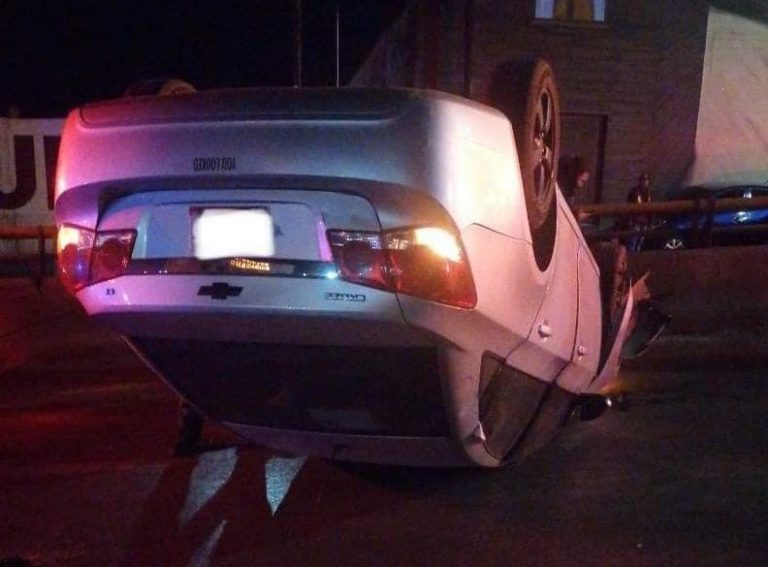 Vuelca mujer joven a la altura del Chaparral