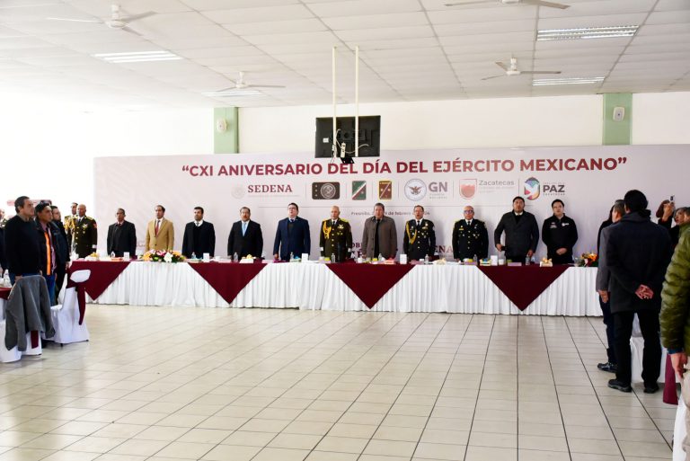 Reconoce Pepe Saldívar a personal castrense
