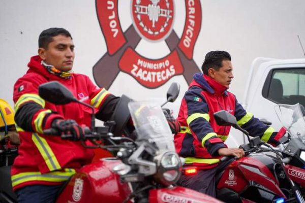 Entregan vehículos a la CMPC de la capital