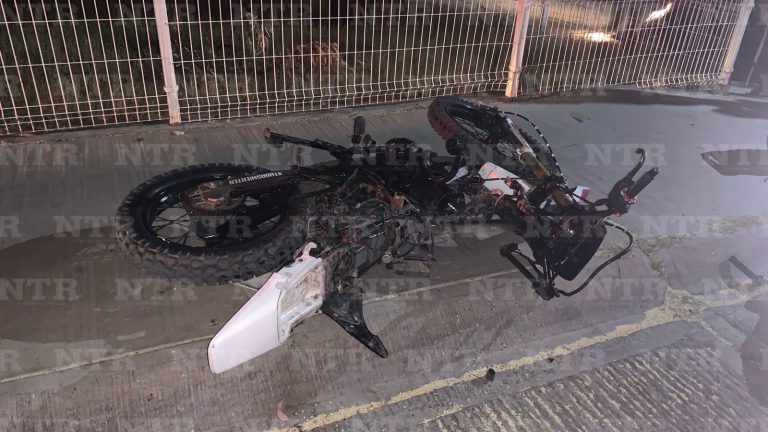 Motociclista sufre múltiples fracturas tras accidente
