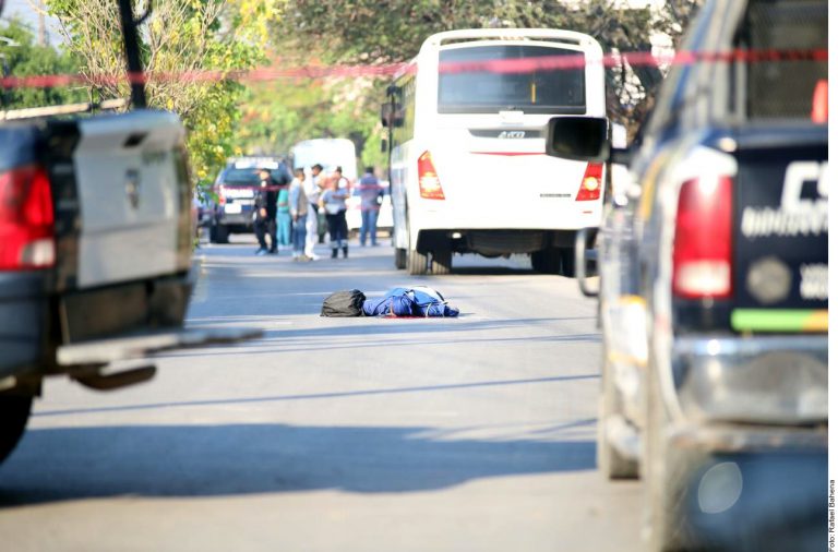 Acribilla en Morelos comando a civiles