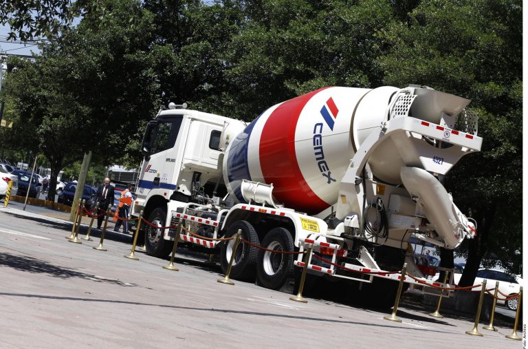 Arrastran acciones de Cemex a mercado, caen 8.28%
