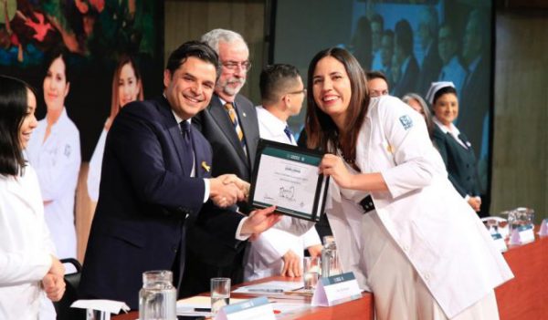 Busca IMSS aumentar especialistas y mejorar condiciones de residentes