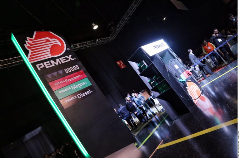 Buscan a ‘billetazos’ el rescate de Pemex