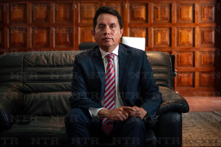 Se reúne magistrado Carlos Villegas con abogados