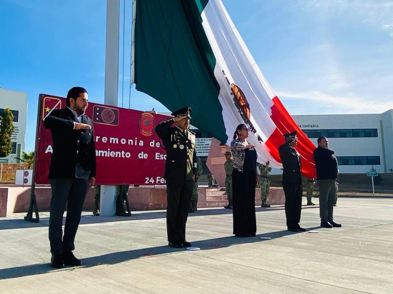Celebran escuelas Día de la Bandera en Fresnillo