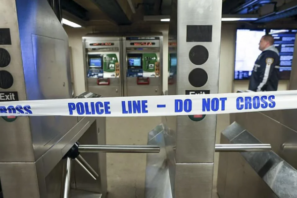 Deja un muerto y 5 heridos tiroteo en metro de Nueva York