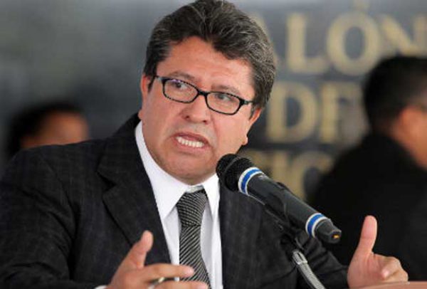 Denuncia Monreal en PGR falsificación y alteración de documentos