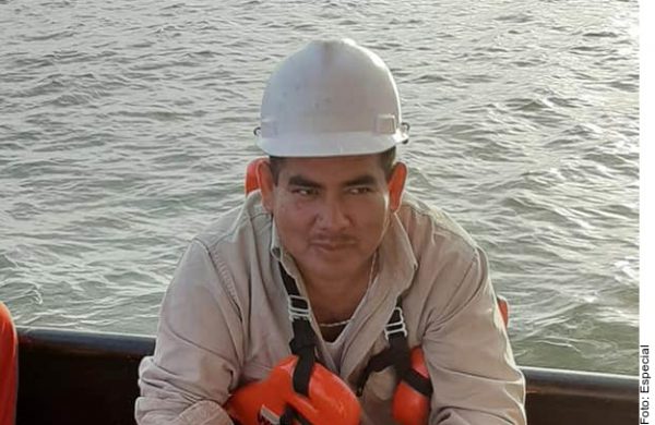 Desaparece uno tras hundimiento de lancha de Pemex