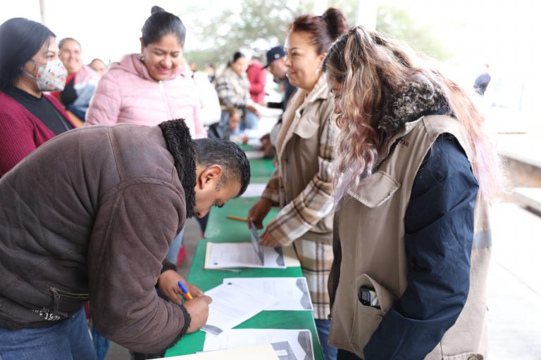 Destinan $88 millones para uniformes escolares