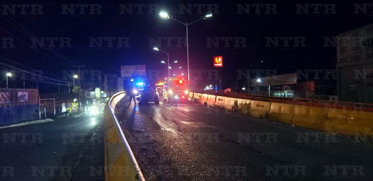Conductor ebrio se impacta contra muro de contención