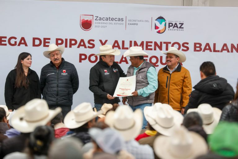 Entrega gobernador apoyos en Río Grande y Francisco R. Murguía