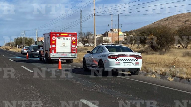 Corto circuito provoca incendio de vehículo