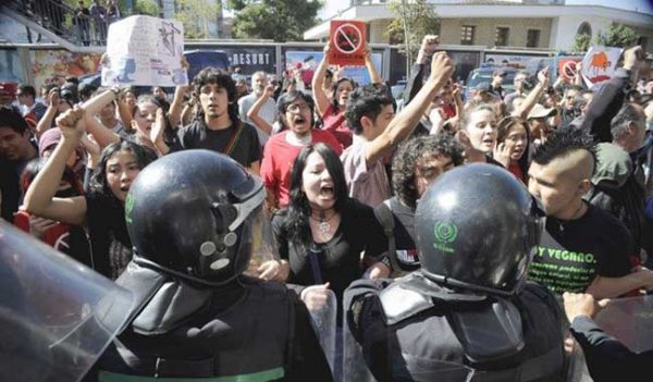 Lamenta PVEM enfrentamiento de activistas con policías en Plaza México