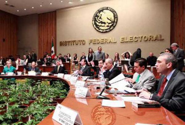 Multan a partidos por difundir spot contra Peña Nieto y PRI