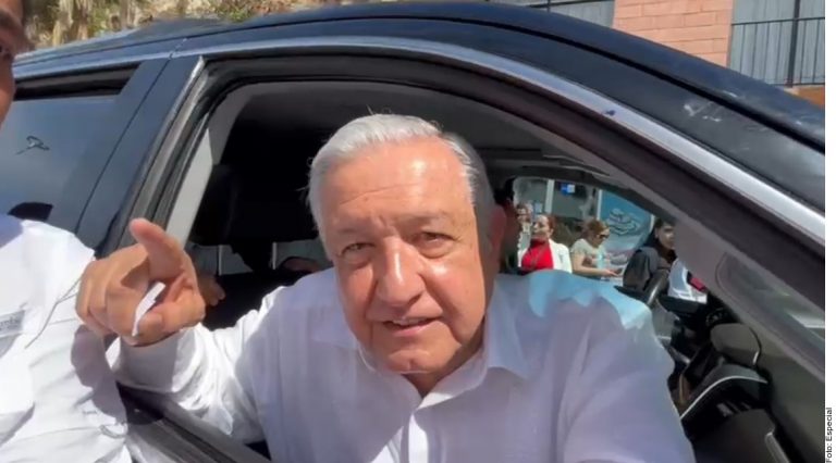 Cuando voy yo, respetan, dice AMLO sobre retenes criminales