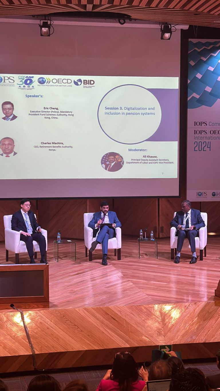 Participa Issstezac en conferencia de la CONSAR