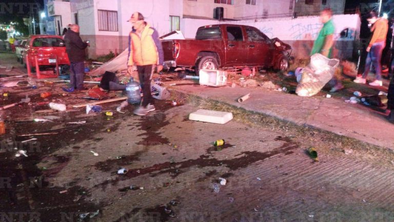 Se vuelca y destruye puesto de comida en Fresnillo