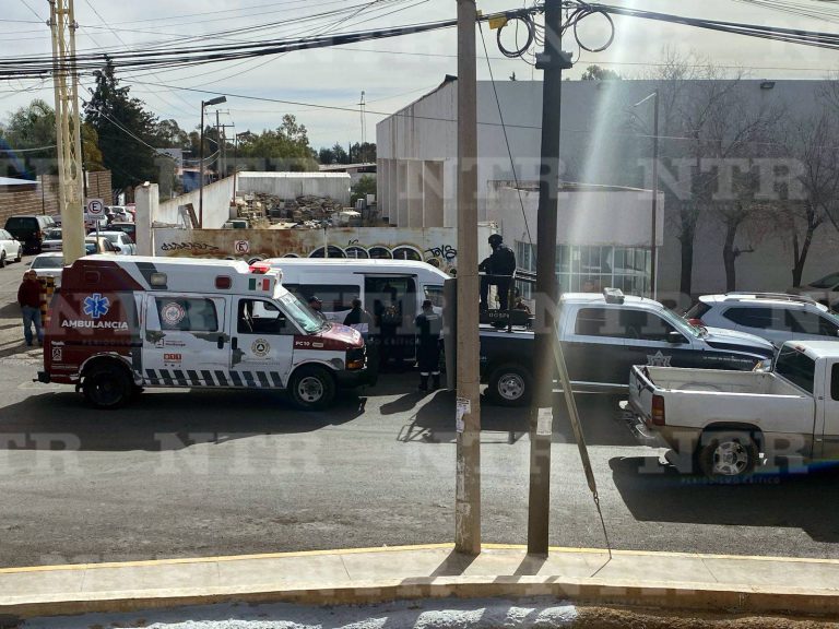 Muere hombre de la tercera edad en transporte colectivo