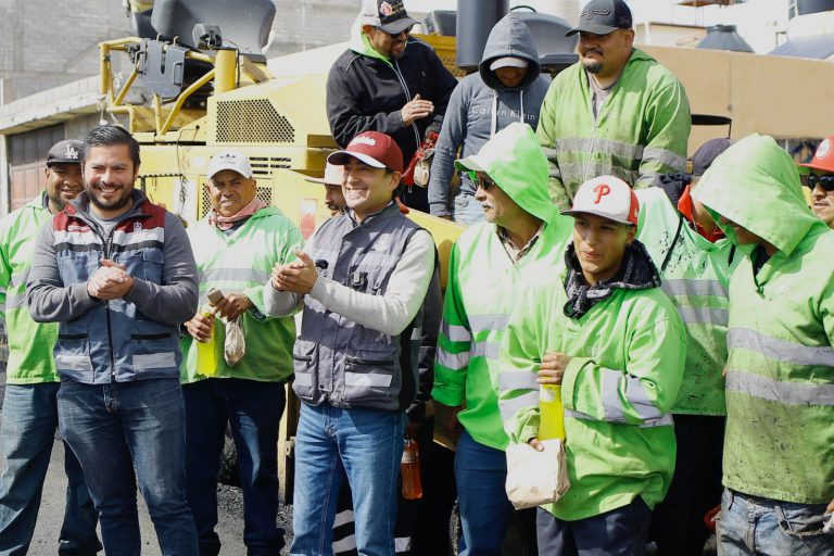 Supervisa alcalde pavimentación en Jardines de Sauceda