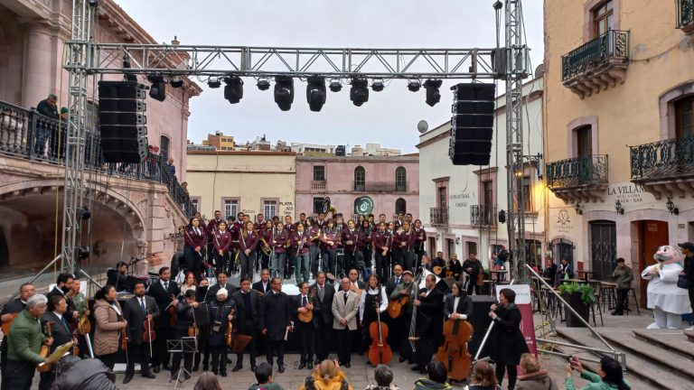 Tarde de música en la plazuela Goitia