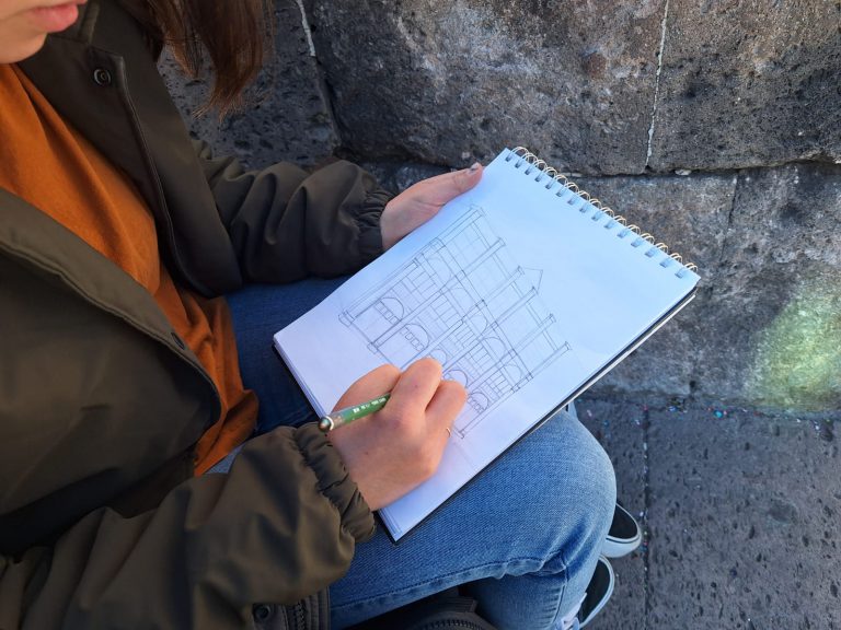 Salen de las aulas para encaminar su arte