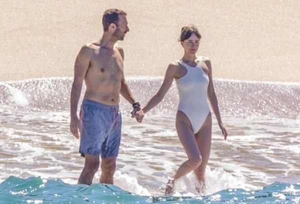 Vacacionan Dakota Johnson y Chris Martin en México