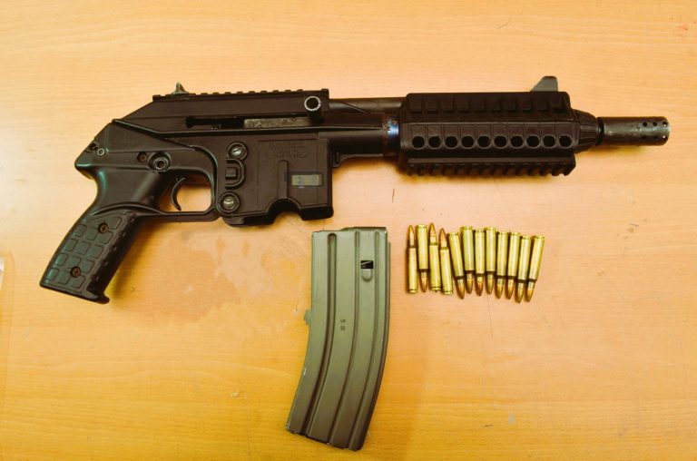 Vinculan a tres por acopio de armas de fuego