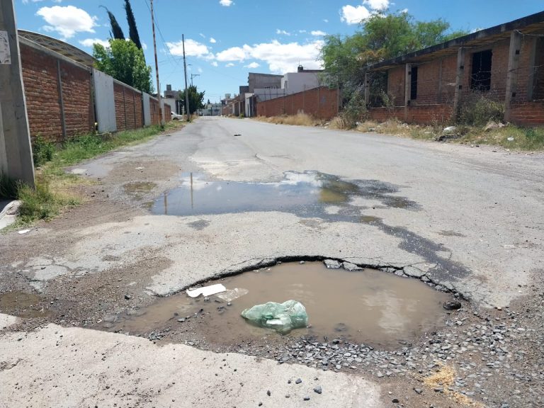 Afecta a vecinos fuga de aguas negras