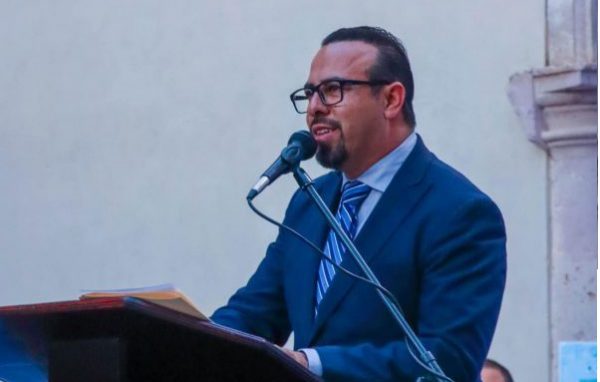 Alcalde solicita licencia; va por reelección