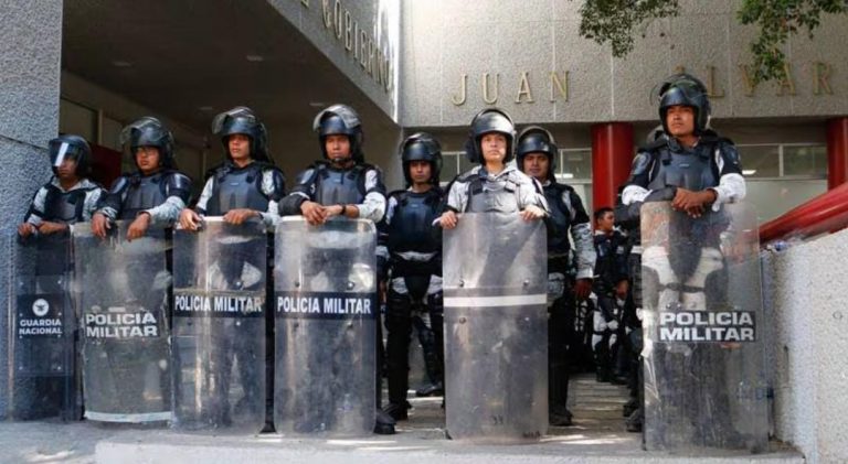 Asesinato de normalista de Ayotzinapa: FGR detiene a dos policías involucrados