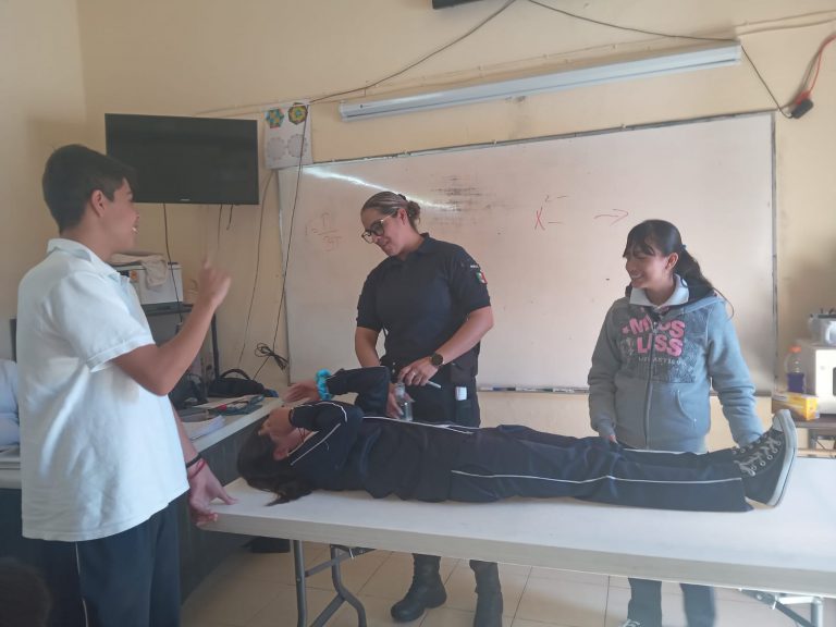 Capacitan a alumnos en primeros auxilios