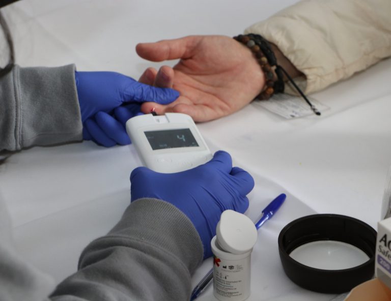 Causa tomar refresco uno de cada 3 casos de diabetes: Ssa