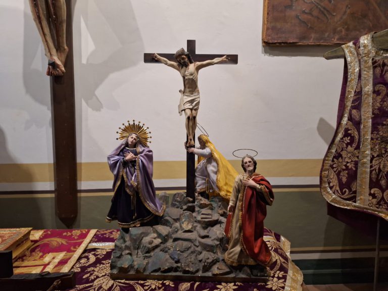 Invitan a la exposición Mirarán al que traspasaron