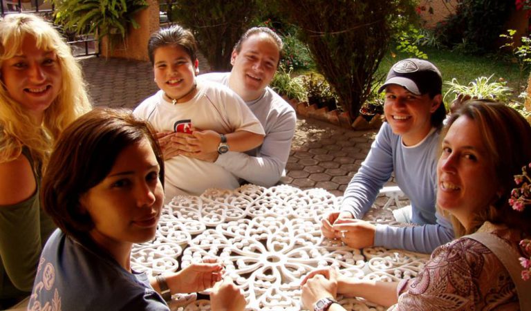 Familias mexicanas sobreviven a cambios sociodemográficos