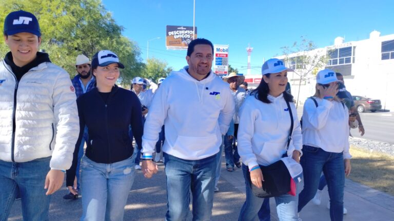 Visita Javo Torres Plateros en su primer día de campaña